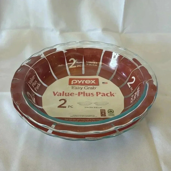 Pyrex Other - NWT Pyrex 2 Pack 9.5 inch Clear Fluted Edge Oven Safe Bakeware Pie Plates